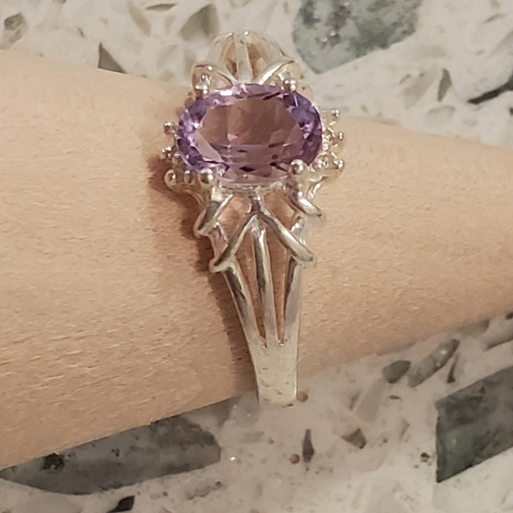 Sterling Silver and Amethyst Ring - Picture 2 of 4